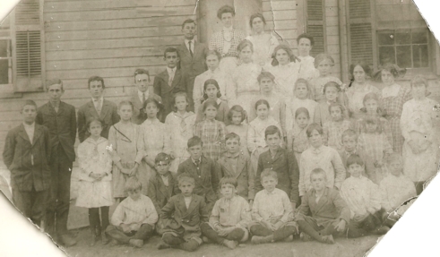 Photo of the 1910 school class